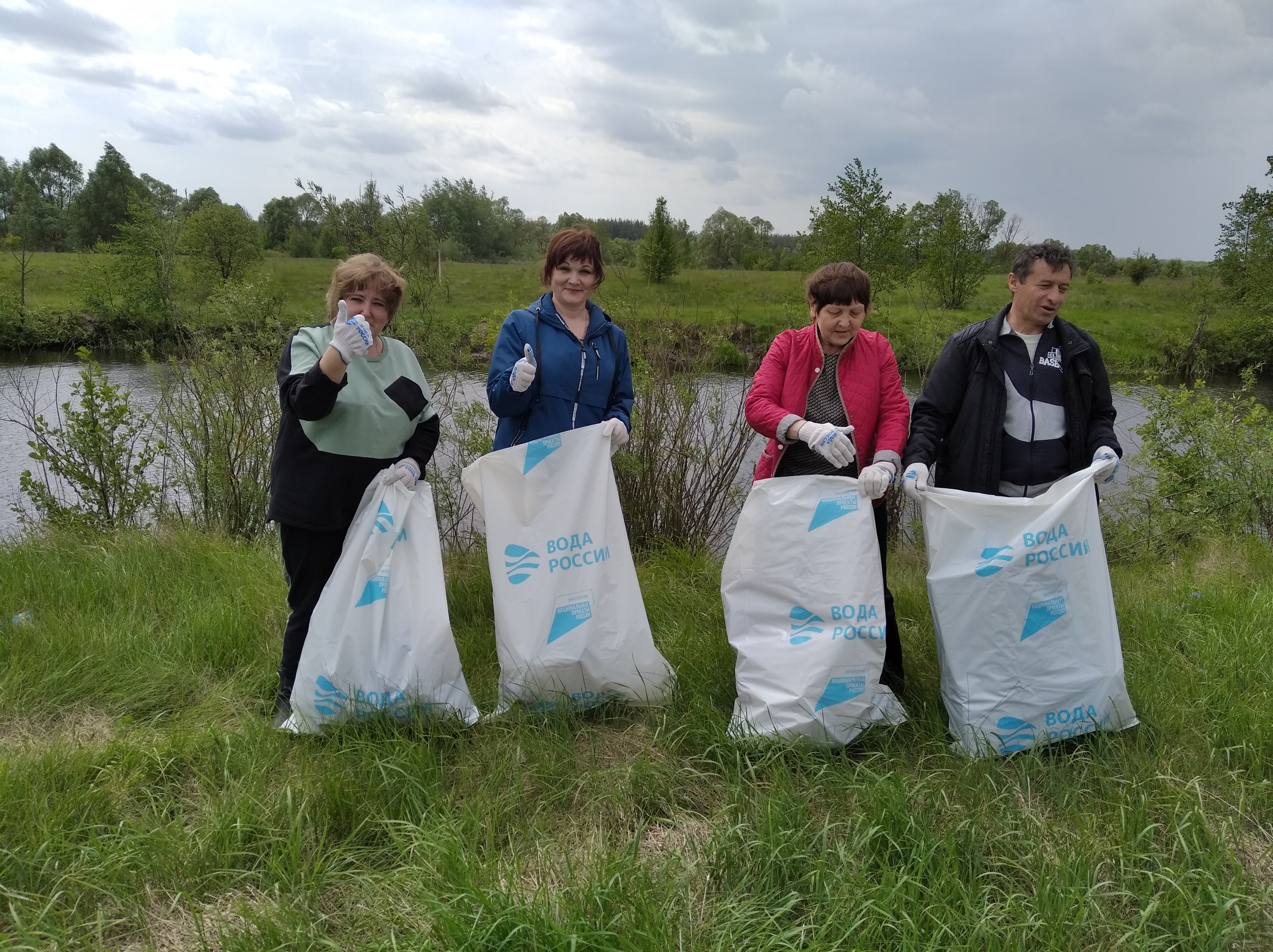 Уборка прибрежной территории и водных объектов р. Псёл.